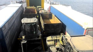 FOTO 7 - mezzi del genio militare imbarcati sui traghetti dello stretto di Messina