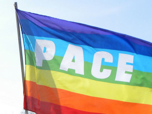 Bandiera Pace sventola