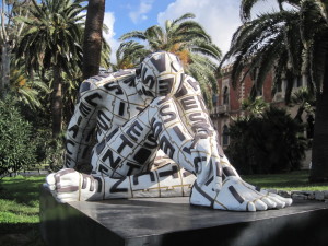 una-delle-tre-sculture-di-rabarama-sul-lungomare-di-reggio-calabria
