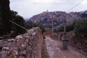 badolato borgo visto dal convento francescano