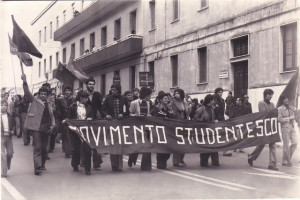 Corteo Movimento Studentesco anni 70 roma