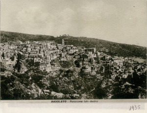 badolato-panorama-da-sud-1935-con-torre-campanaria